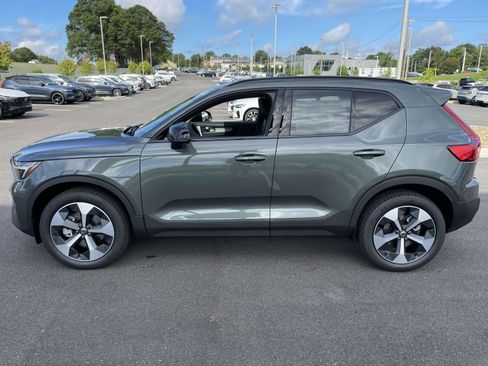 New 2026 Volvo XC40 B4 Core w/ Climate Package image 4