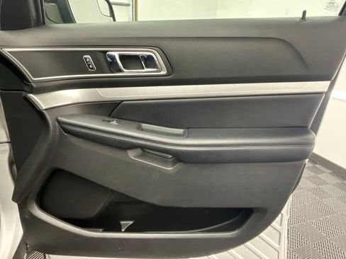 Used 2017 Ford Explorer XLT FWD image 14