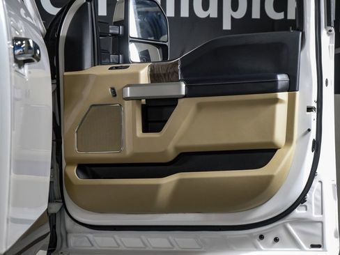 Used 2017 Ford F250 Lariat w/ Chrome Package image 34