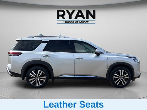 Used 2024 Nissan Pathfinder Platinum w/ Cargo Package AWD/4WD image 10