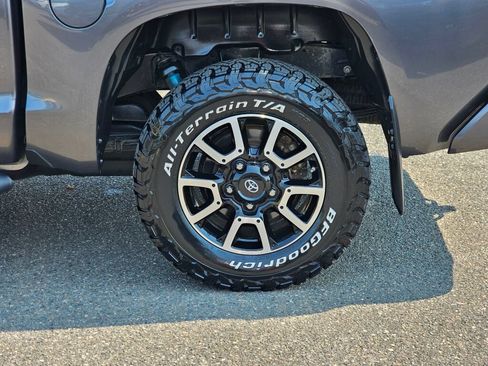 Used 2019 Toyota Tundra Limited w/ Limited Premium Package AWD/4WD image 9