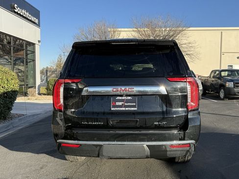 Used 2022 GMC Yukon XL SLT image 6