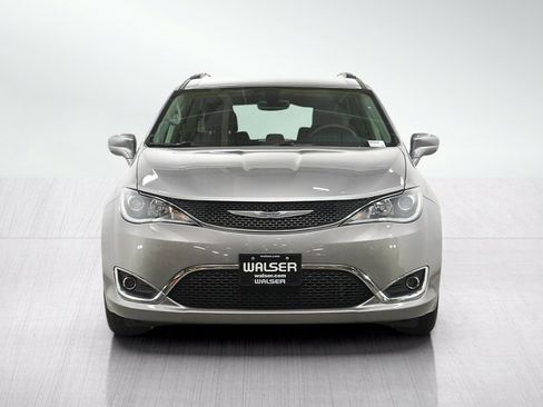 Used 2018 Chrysler Pacifica Touring-L FWD image 8