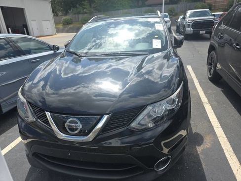 Used 2019 Nissan Rogue Sport SL w/ Premium Package FWD image 2