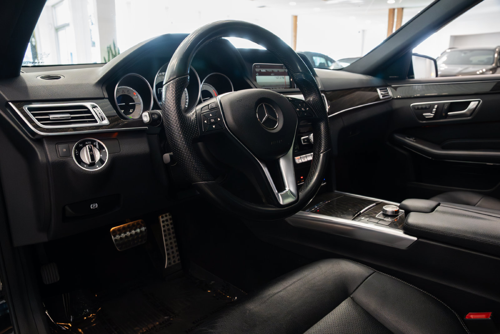 Used 2015 Mercedes-Benz E 250 BlueTEC Sedan image 19