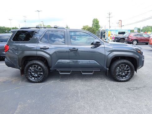Used 2026 Toyota 4Runner SR5 AWD/4WD image 3