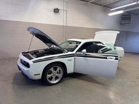 Used 2010 Dodge Challenger R/T image 10
