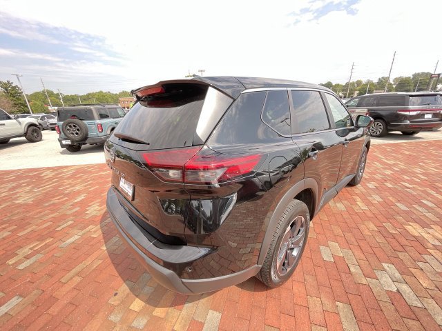 Used 2025 Nissan Rogue SV FWD image 33