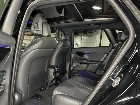Used 2025 Mercedes-Benz GLC 300 4MATIC image 19