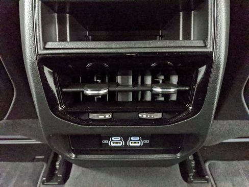 Used 2025 Jeep Grand Cherokee Laredo X image 13