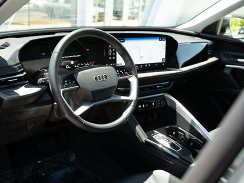 Certified 2025 Audi Q5 Premium w/ Convenience Package AWD/4WD image 10