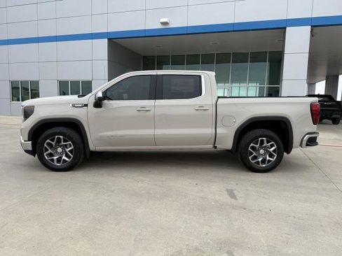 New 2026 GMC Sierra 1500 SLE w/ Preferred Package image 5