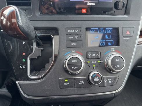 Used 2017 Toyota Sienna Limited Premium AWD/4WD image 24
