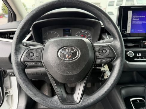 Used 2025 Toyota Corolla LE FWD image 13