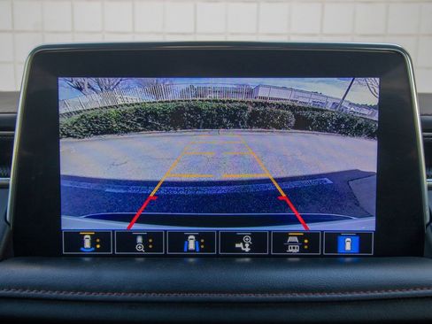 Used 2021 Chevrolet Suburban RST w/ Luxury Package image 33