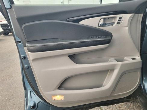 Used 2016 Honda Pilot Touring image 18