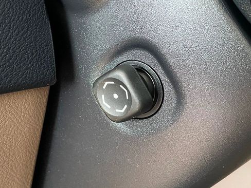 Used 2020 Lexus GX 460 Premium w/ Premium Package image 18