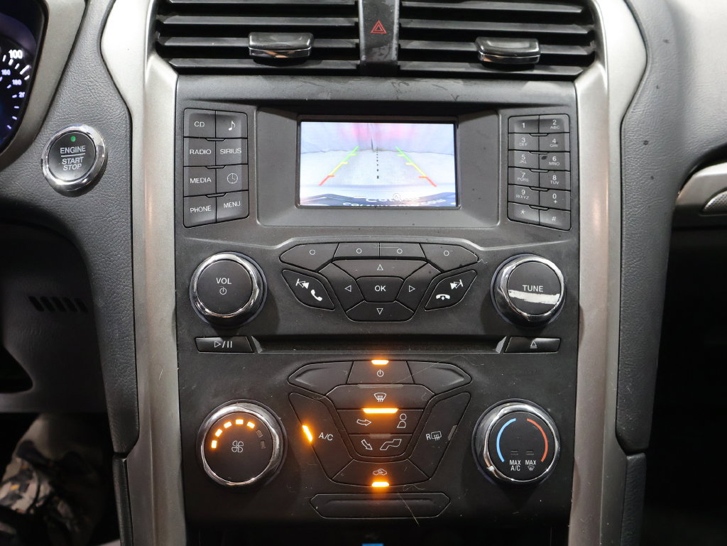 Used 2017 Ford Fusion SE FWD image 6