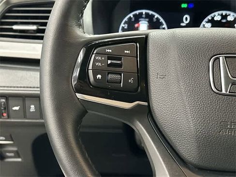 Certified 2025 Honda Odyssey EX-L image 17