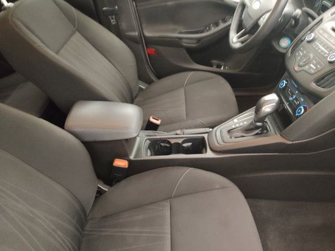 Used 2016 Ford Focus SE w/ SE Sport Package image 21