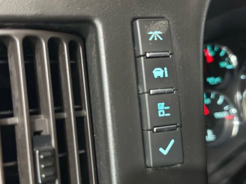 Used 2017 Chevrolet Express 2500 image 22