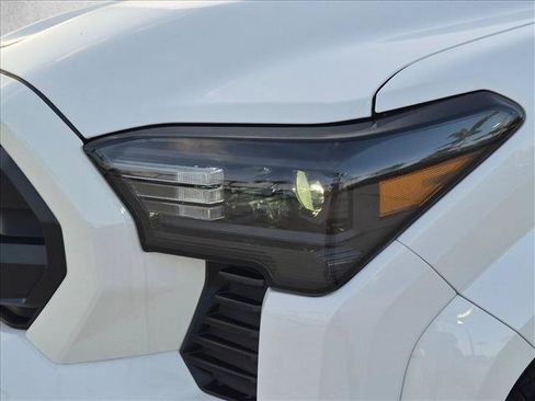 Used 2025 Toyota Tacoma SR5 AWD/4WD image 10