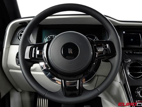 Used 2022 Rolls-Royce Cullinan w/ Cullinan Package AWD/4WD image 29
