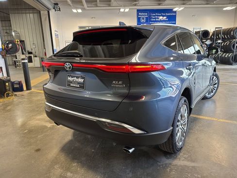 Used 2022 Toyota Venza XLE image 5