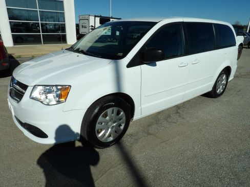 Used 2017 Dodge Grand Caravan SE w/ Power Window Group image 2