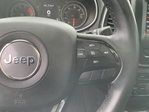 Used 2019 Jeep Cherokee Latitude Plus image 14