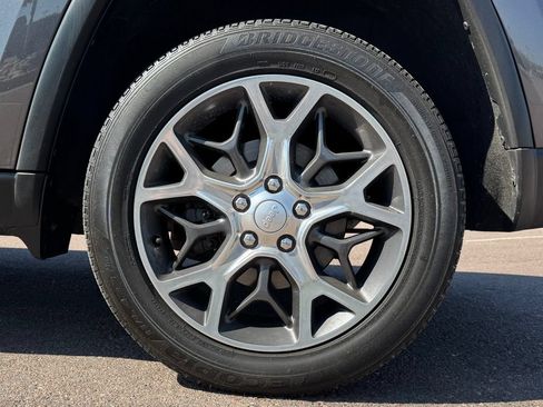 Used 2019 Jeep Grand Cherokee Limited AWD/4WD image 12