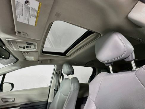 Certified 2021 Toyota Sienna XLE w/ XLE Plus Package FWD image 22