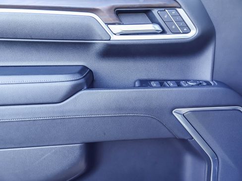 Certified 2025 GMC Sierra 1500 SLT image 12