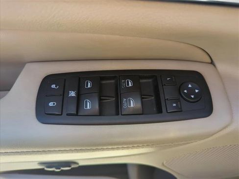 Used 2014 Jeep Grand Cherokee Limited w/ Luxury Group II image 29