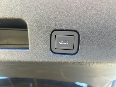 Used 2024 Chevrolet Traverse Z71 w/ Enhanced Driving Package AWD/4WD image 11