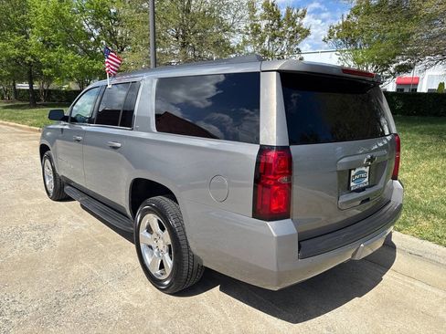 Used 2019 Chevrolet Suburban LT image 7