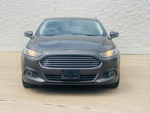 Used 2015 Ford Fusion SE w/ Equipment Group 202A image 2