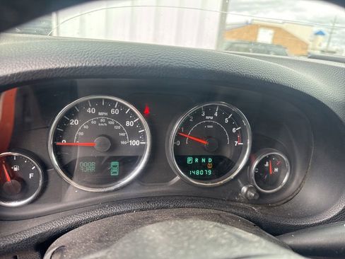 Used 2012 Jeep Wrangler Unlimited Rubicon w/ Connectivity Group AWD/4WD image 12