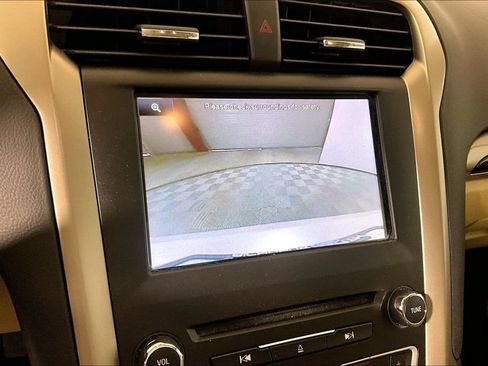 Used 2016 Ford Fusion SE w/ Equipment Group 202A FWD image 17