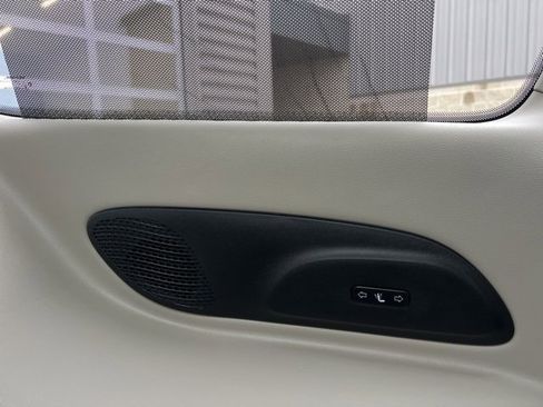 Used 2020 Chrysler Pacifica Limited image 21