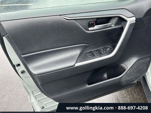 Used 2020 Toyota RAV4 XLE w/ Convenience Package image 14