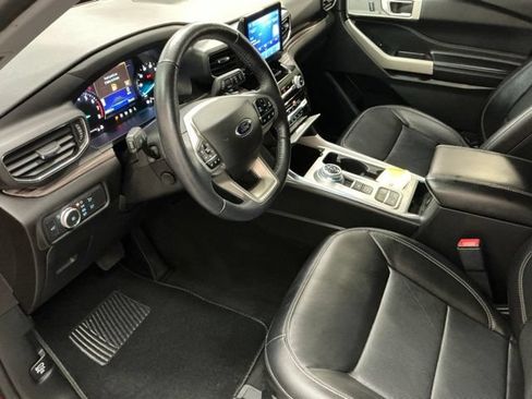 Used 2022 Ford Explorer Limited w/ Equipment Group 301A RWD image 15