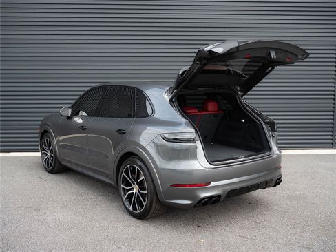 Certified 2023 Porsche Cayenne GTS AWD/4WD image 34