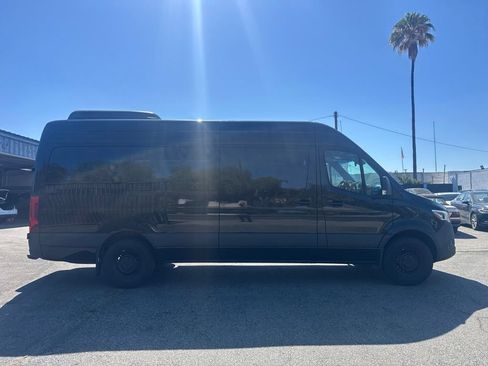 Used 2024 Mercedes-Benz Sprinter 2500 image 4