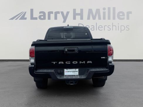 Used 2020 Toyota Tacoma TRD Sport w/ Technology Package RWD image 4