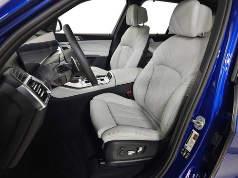 Used 2026 BMW X5 M60i AWD/4WD image 18