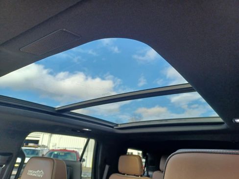 Used 2025 Chevrolet Tahoe High Country image 21