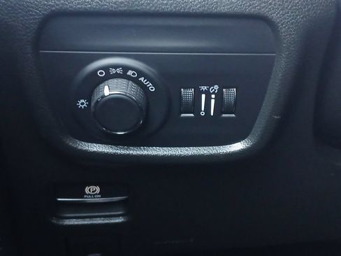 Used 2025 Jeep Grand Cherokee L Altitude AWD/4WD image 12