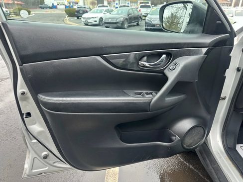 Used 2016 Nissan Rogue SL w/ SL Premium Package image 10