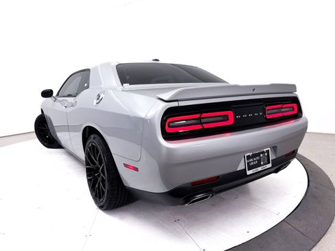 Used 2019 Dodge Challenger SXT RWD image 7